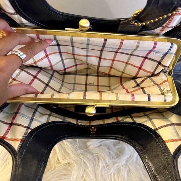 Coach Navy Patent Leather Ergo Kisslock - Picture 7 of 8